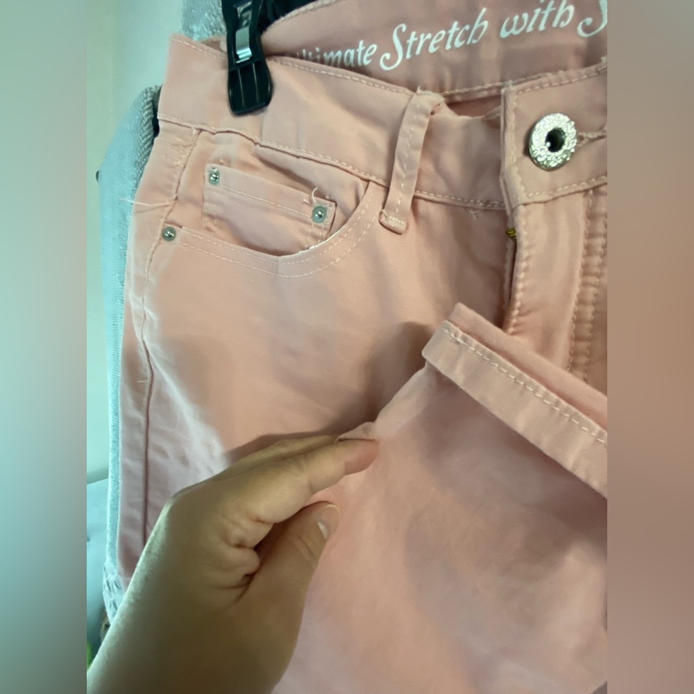 Pink pant never been used.. Size 4 stretchy